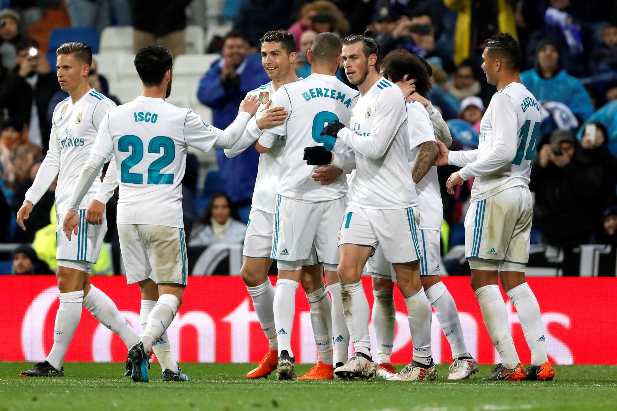 更是对他情 更是对他情